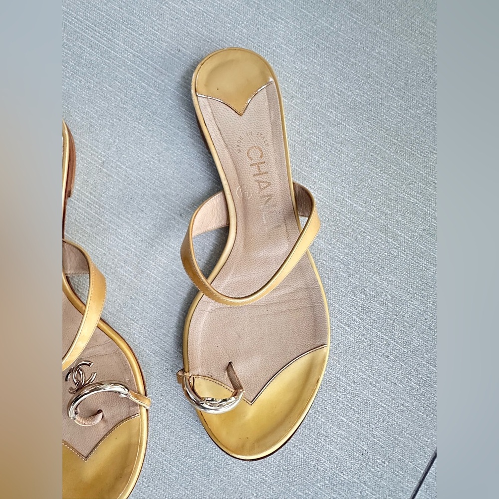 CHANEL Women's Yellow Sandals with Gold Cc. - Picture 10 of 15